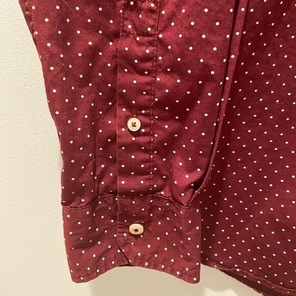 American Eagle Long Sleeve Button Down Shirt-Maroon & white polka dot Size Large - Picture 4 of 6